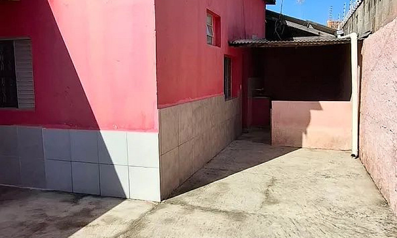 Aluga-Se Casa...