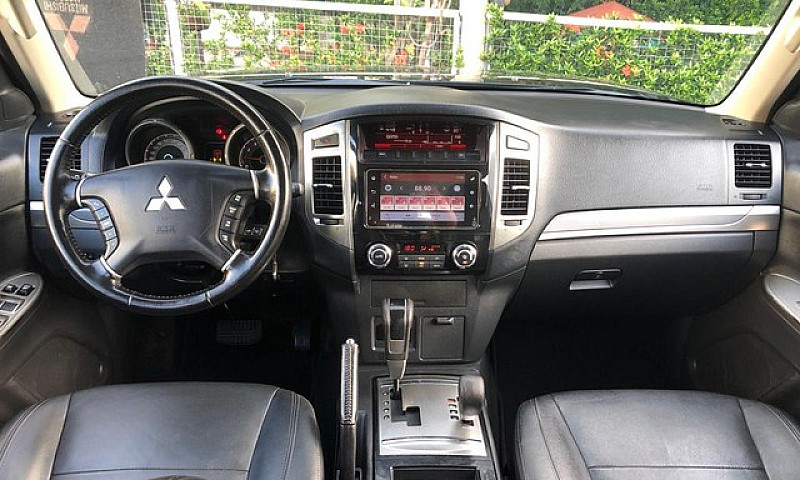 Mitsubishi Pajero Fu...