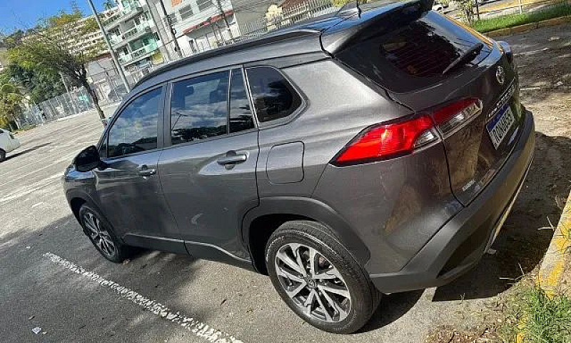Toyota Corolla Cross...