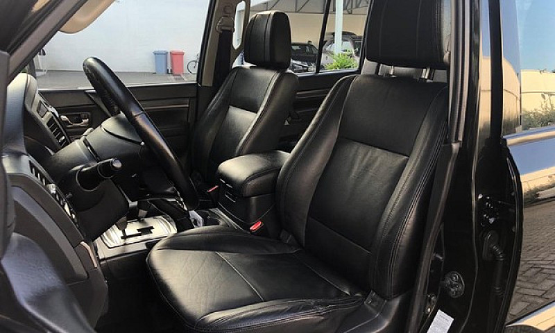 Mitsubishi Pajero Fu...