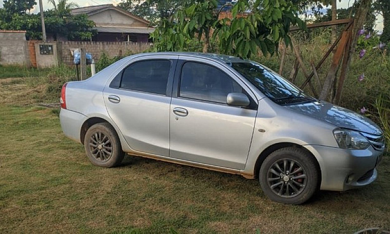 Vendo Toyota Etios...