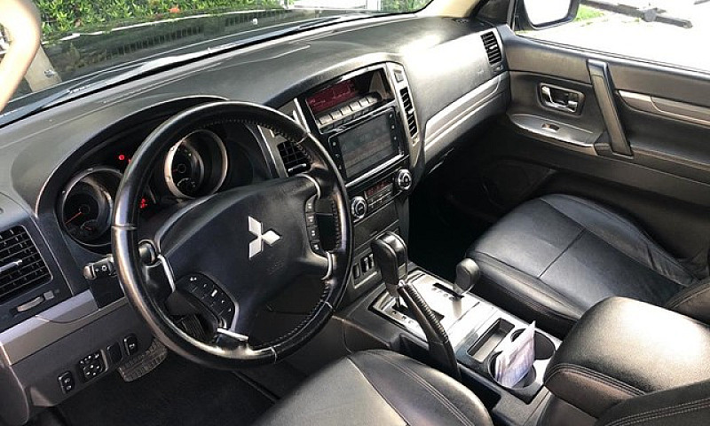 Mitsubishi Pajero Fu...
