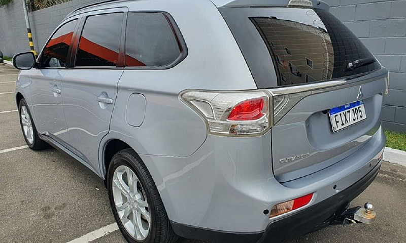 Mitsubishi Outlander...