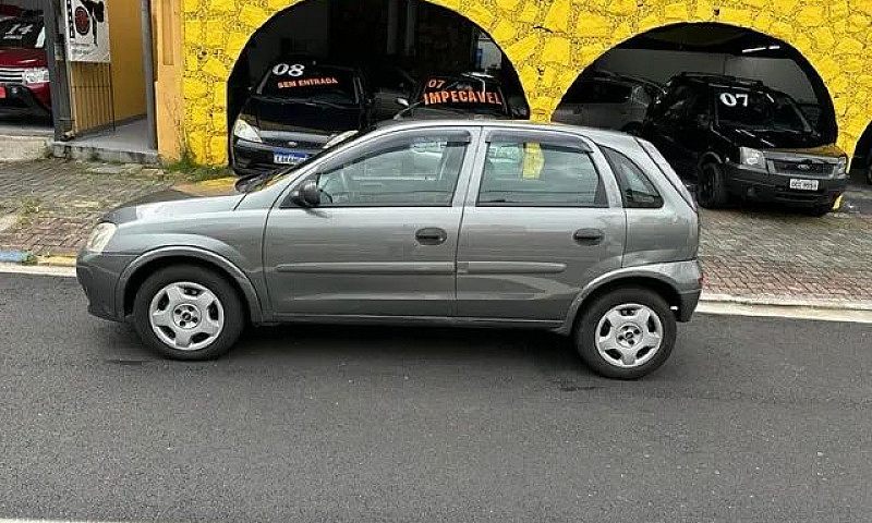 Automóvel Corsa Cinz...