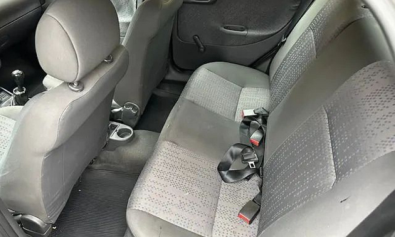 Automóvel Corsa Cinz...