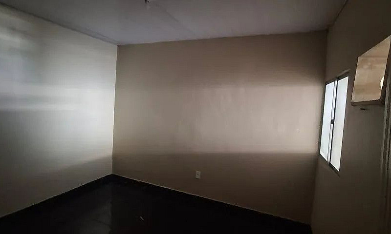 Aluga-Se Casa De 2 A...