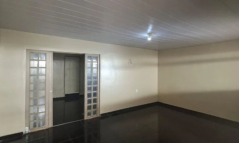 Aluga-Se Casa De 2 A...