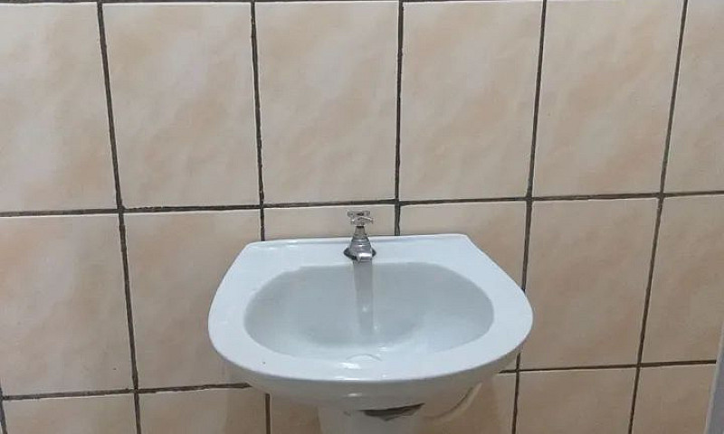Alugo Kitnet...