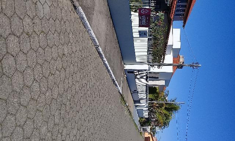Linda Casa No Bairro...