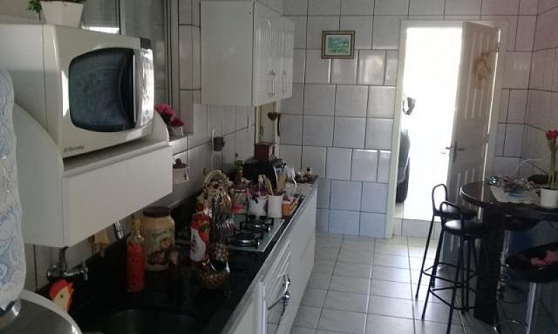 Linda Casa No Bairro...