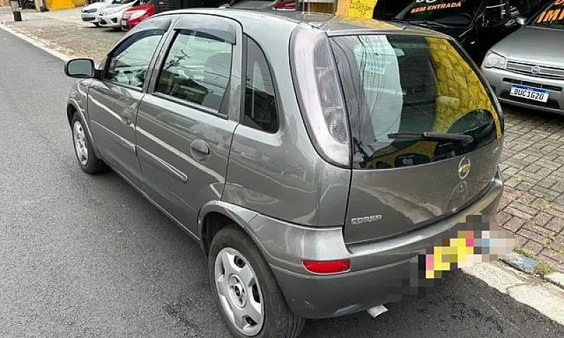 Automóvel Corsa Cinz...