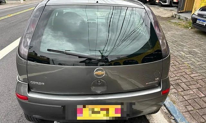 Automóvel Corsa Cinz...
