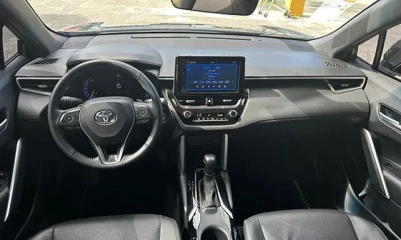 Toyota Corolla Cross...