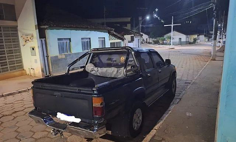 Vendo Toyota Hilux 4...