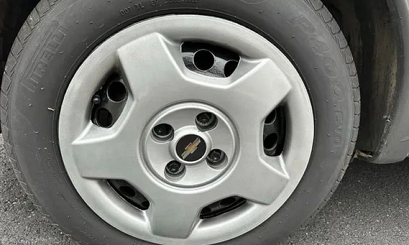 Automóvel Corsa Cinz...