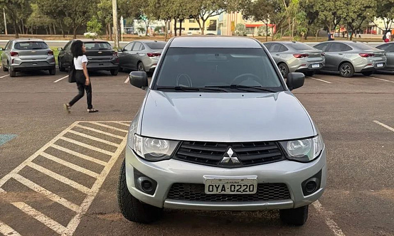 L200 Triton 2013 Úni...