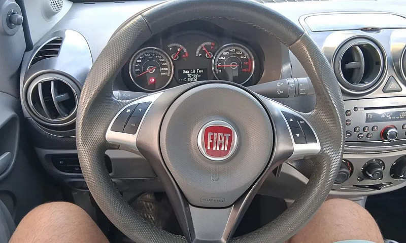 Fiat Palio Essence 1...