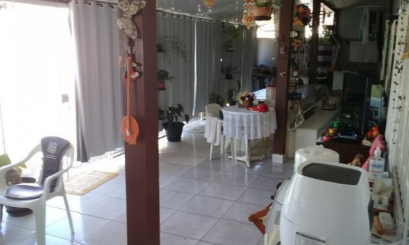 Linda Casa No Bairro...