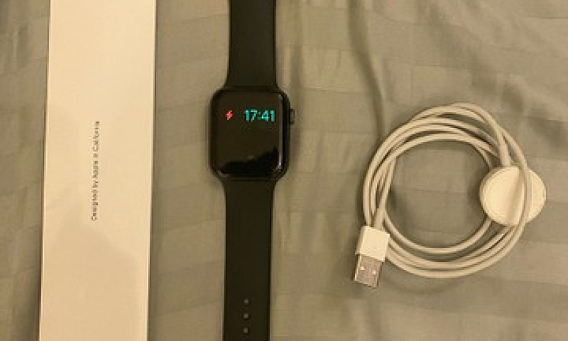 Apple Watch Series 4...