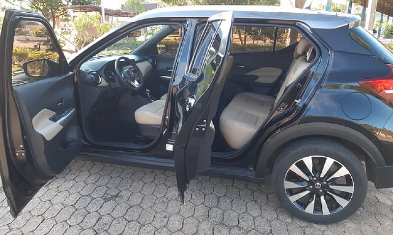 Vendo Nissan Kicks S...