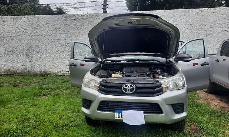 Veículo Toyota Hilux...