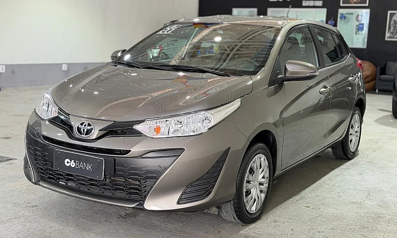 Toyota Yaris Live 1....