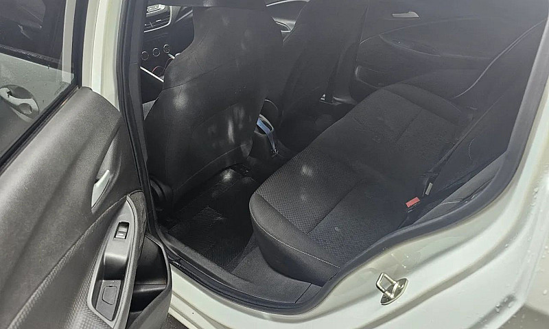 Chevrolet Onix Plus ...