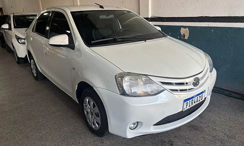 Toyota Etios Xs Seda...