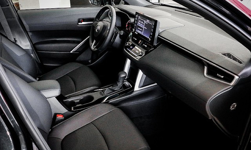 Toyota Corolla Cross...
