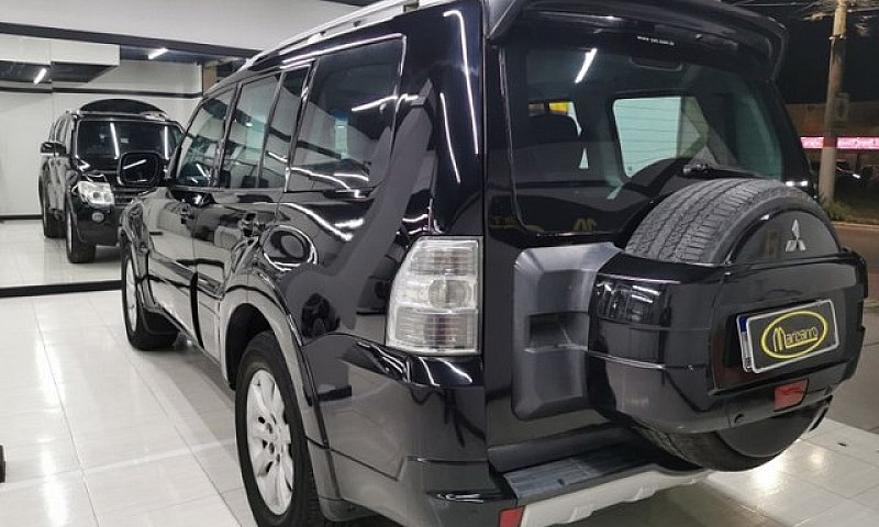 Mitsubishi Pajero Fu...