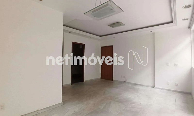 Apartamento Com Três...