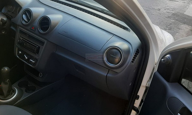 Volkswagen Saveiro 1...