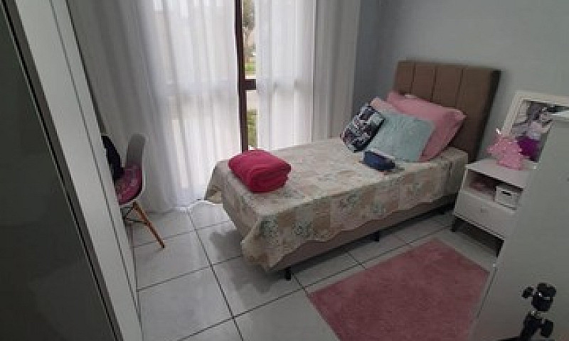 Casa Com 3  Quartos ...