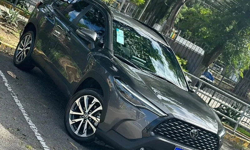 Toyota Corolla Cross...