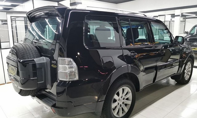 Mitsubishi Pajero Fu...