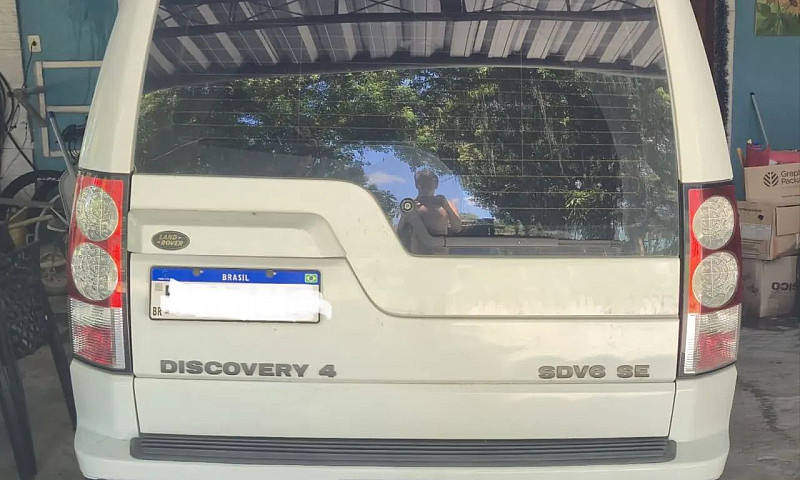 Land Rover Discovery...