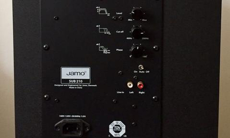 Subwoofer Jamo Model...