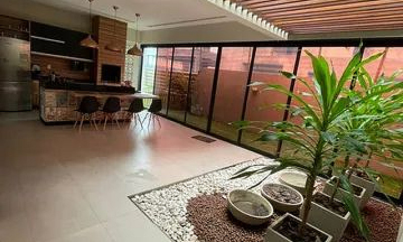 < Linda Casa Maikai...