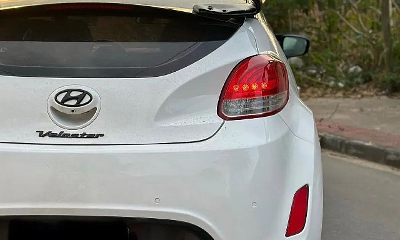 Hyundai Veloster 1.6...