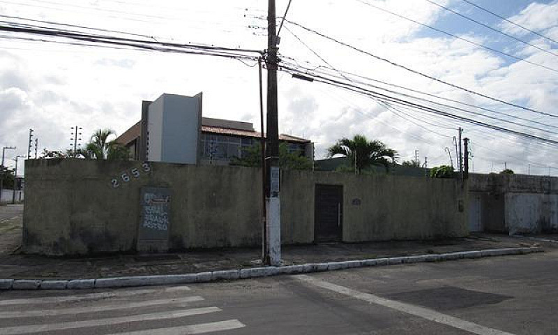 Casa Situada Na Rua ...