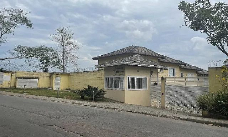 Casa Condomínio Fech...