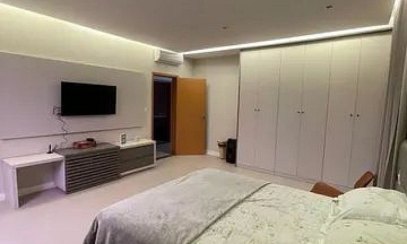 < Linda Casa Maikai...