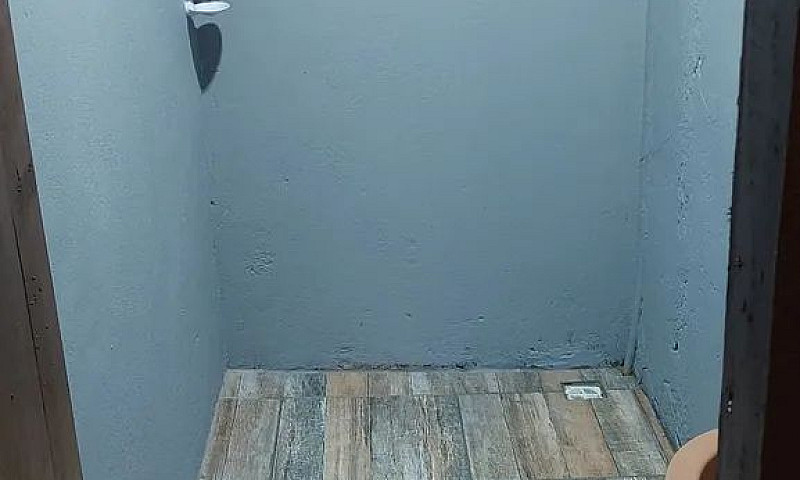 Aluga-Se Uma Casa...