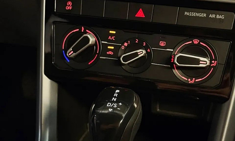 Volkswagen T-Cross 1...