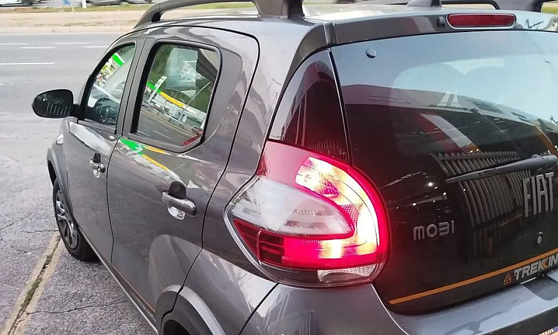 Fiat Mobi Trekking 1...