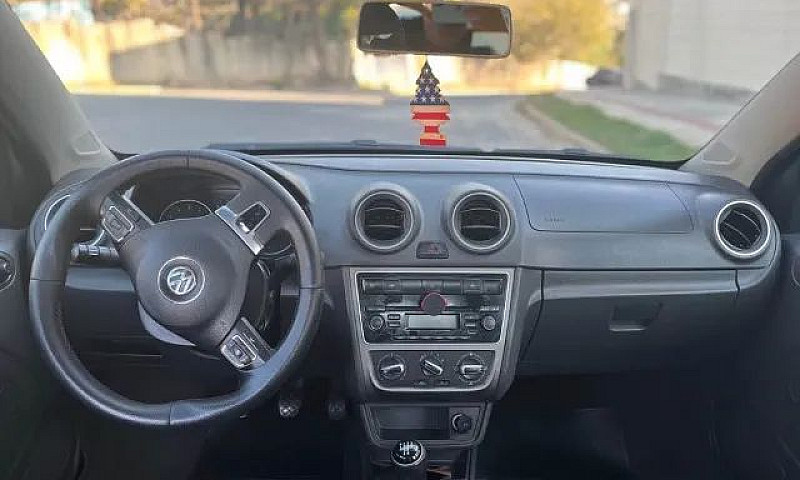 Volkswagen Voyage 1....