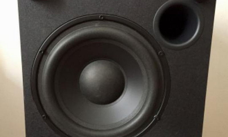 Subwoofer Jamo Model...