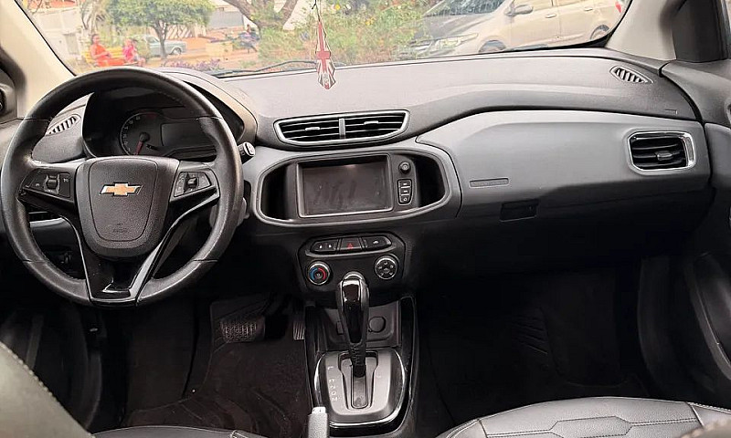 Chevrolet Onix Hatch...