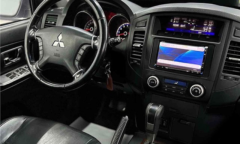 Mitsubishi Pajero Fu...