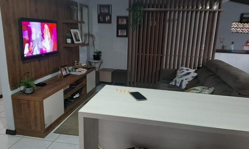 Casa Com 3  Quartos ...